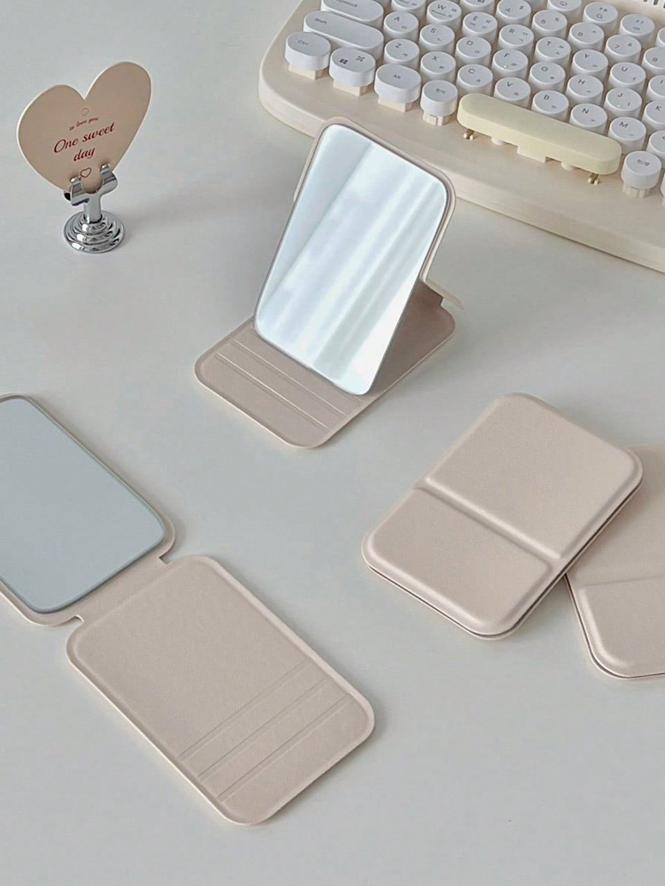 Draagbare opvouwbare mini-make - Laptops recensie en prijs